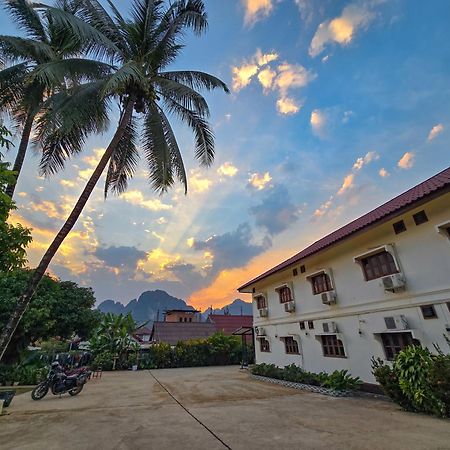 Saphaothong Guesthouse Vang Vieng Bagian luar foto