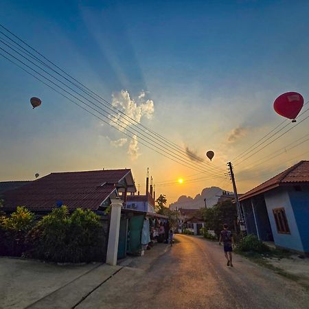 Saphaothong Guesthouse Vang Vieng Bagian luar foto