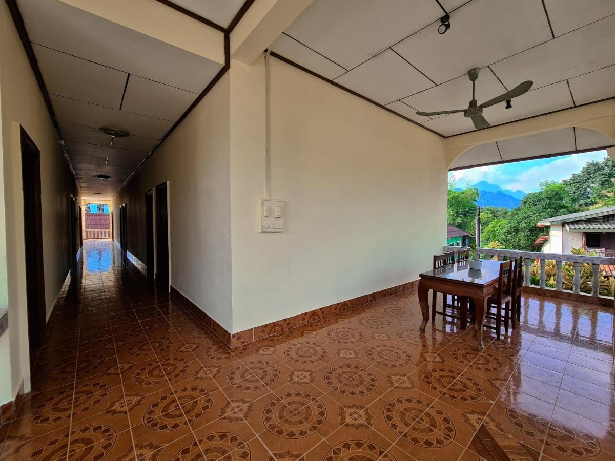 Saphaothong Guesthouse Vang Vieng Bagian luar foto