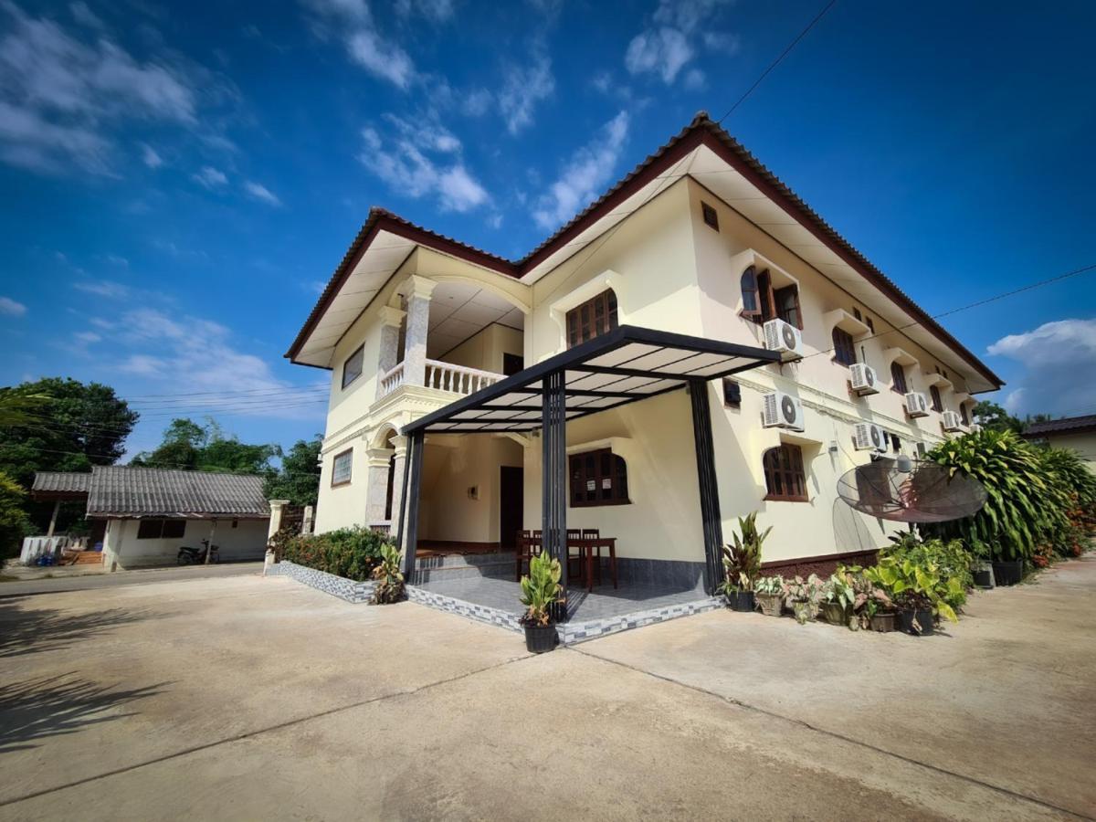 Saphaothong Guesthouse Vang Vieng Bagian luar foto