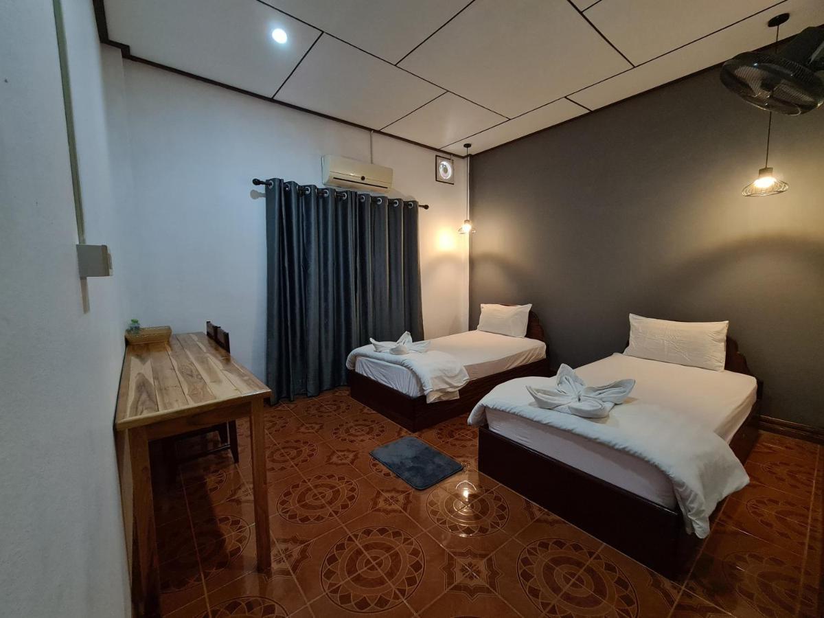Saphaothong Guesthouse Vang Vieng Bagian luar foto