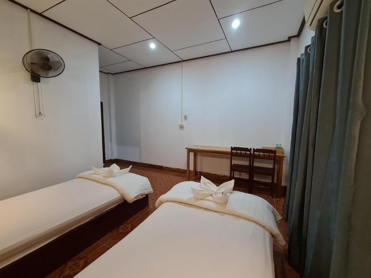 Saphaothong Guesthouse Vang Vieng Bagian luar foto