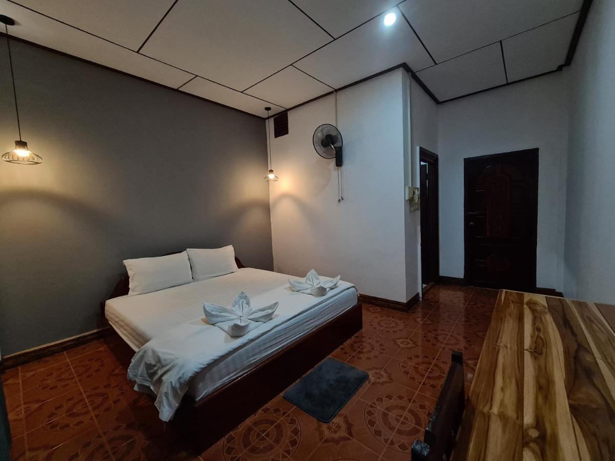 Saphaothong Guesthouse Vang Vieng Bagian luar foto