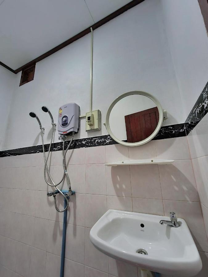 Saphaothong Guesthouse Vang Vieng Bagian luar foto