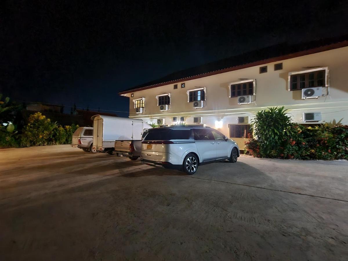Saphaothong Guesthouse Vang Vieng Bagian luar foto