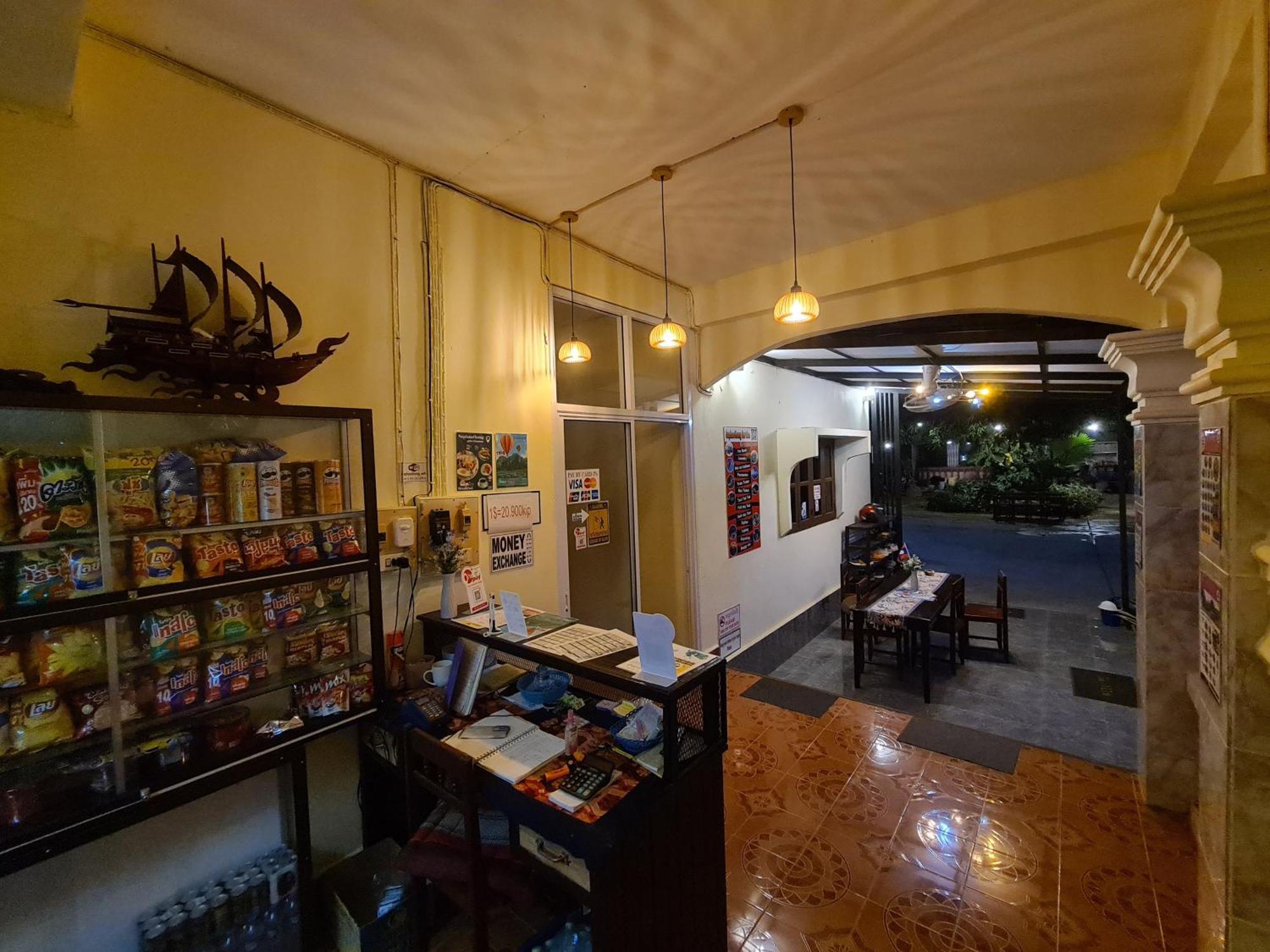 Saphaothong Guesthouse Vang Vieng Bagian luar foto