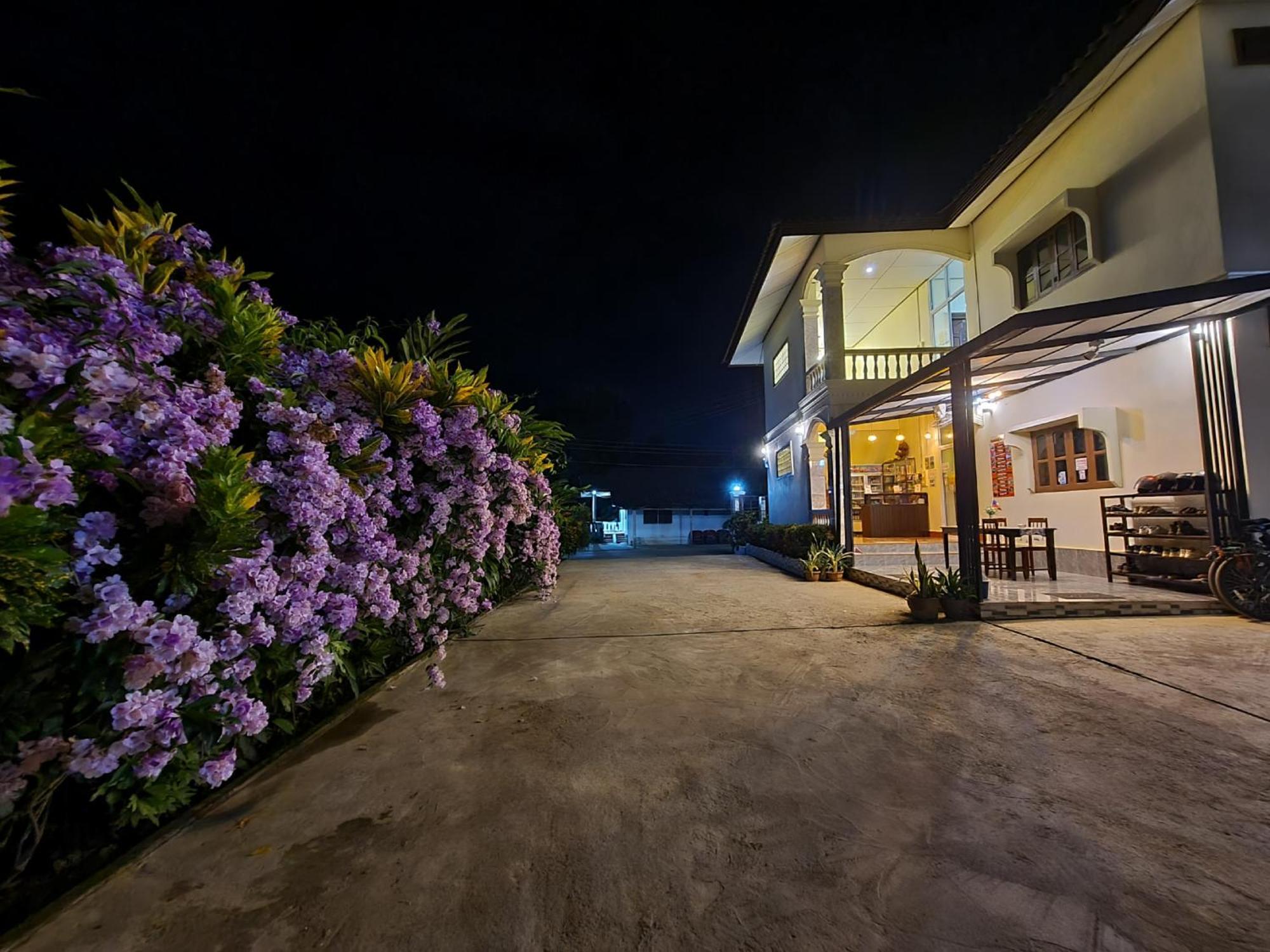 Saphaothong Guesthouse Vang Vieng Bagian luar foto