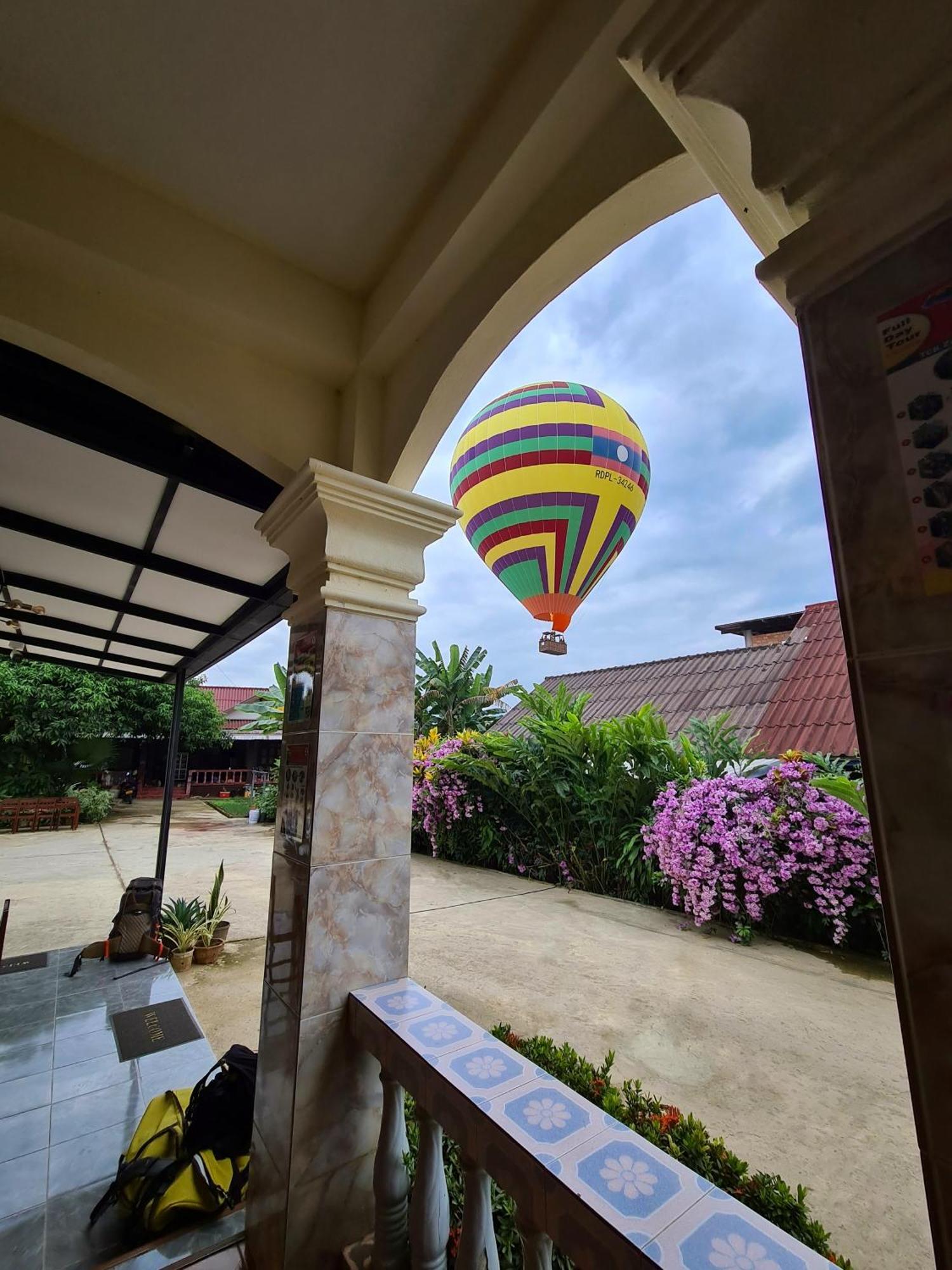 Saphaothong Guesthouse Vang Vieng Bagian luar foto